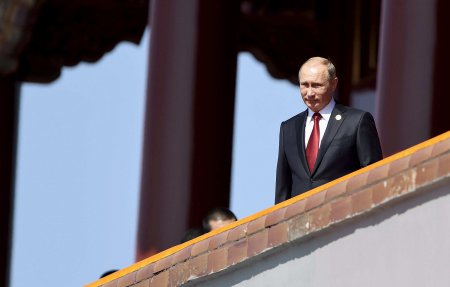 Путін намагається повернутися у світову політику через "задні двері"