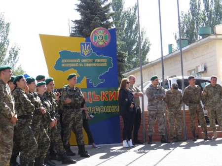 Пограничников Донецкого отряда посетили известные украинские музыканты