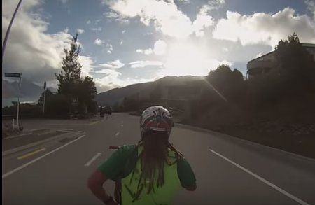 Епічний дрифт на триколісному велосипеді. ВІДЕО