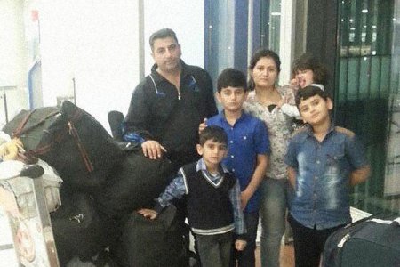 В аэропорту Москвы "застряла" семья беженцев из Ирака. Люди просят о помощи