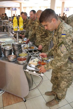 Украинские военнослужащие стали питаться по-новому: "армейская каша" уходит в историю. ФОТО