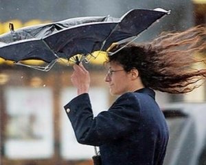 Штормове попередження в Украі&#776;ні