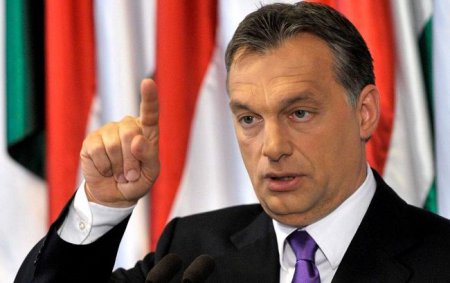 Премьер Венгрии хочет "поделиться" беженцами с США и арабскими странами