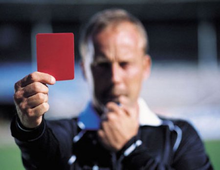 На Львовщине игрок футбольной команды избил судью за красную карточку