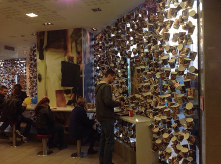 Кофейный дизайн McDonald's у метро Льва Толстого
