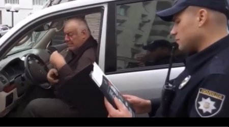 Пьяный кандидат в мэры Харькова предлагал полицейским взятку. ВИДЕО