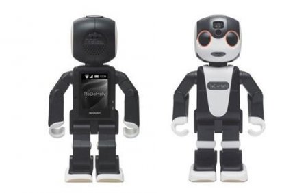 Японцы представили смартфон в виде человекоподобного робота