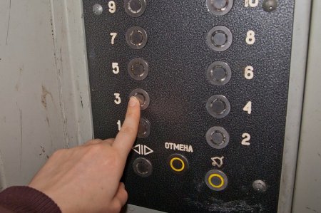 В Запорожье лифт упал с 13-го этажа (ТВ, видео)