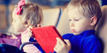 Почему планшеты и телефоны делают наших детей злыми, капризными и ленивыми?
