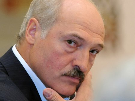 Лукашенко "урезал" помощь многодетным семьям на 500 млрд рублей - СМИ