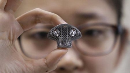 В Китае проведена первая в мире успешная имплантация позвонка, напечатанного на 3D-принтере