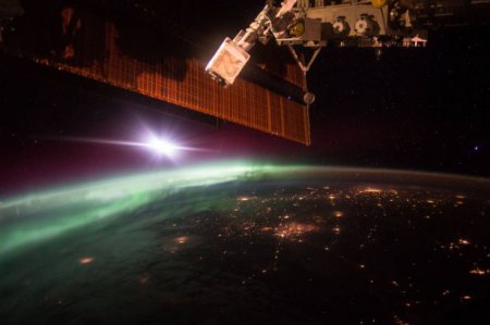 Необычное явление: NASA показало фото полярного сияния из космоса