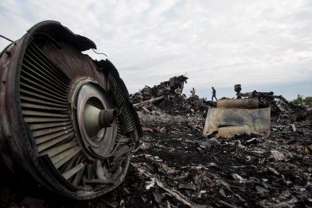 Пассажиры малазийского Boeing 777 погибли мгновенно - голландские следователи