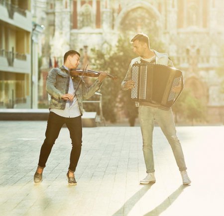 Hozier - Take me to church - невероятное исполнение на скрипке и аккордионе