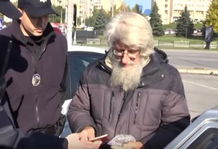 Во Львове беженец из России живет в своем авто (ТВ, видео)