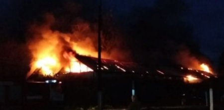 Пожарные не спасли больницу от огня под Киевом (ТВ, видео)