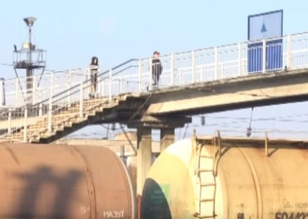 В Ровно девушка прыгнула с железнодорожного моста (ТВ, видео)