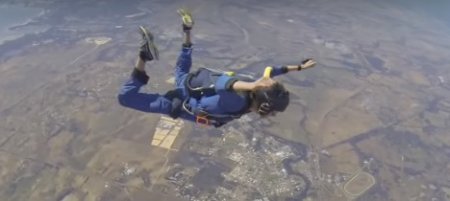 Опасный спорт: парашютист потерял сознание на высоте 1500 м. ВИДЕО