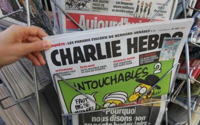 Главной темой карикатур в новом номере Charlie Hebdo стали теракты в Париже