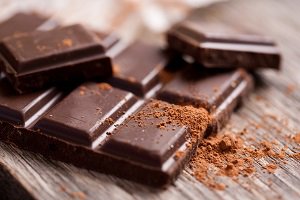 Вчені знайшли в шоколаді наркотики