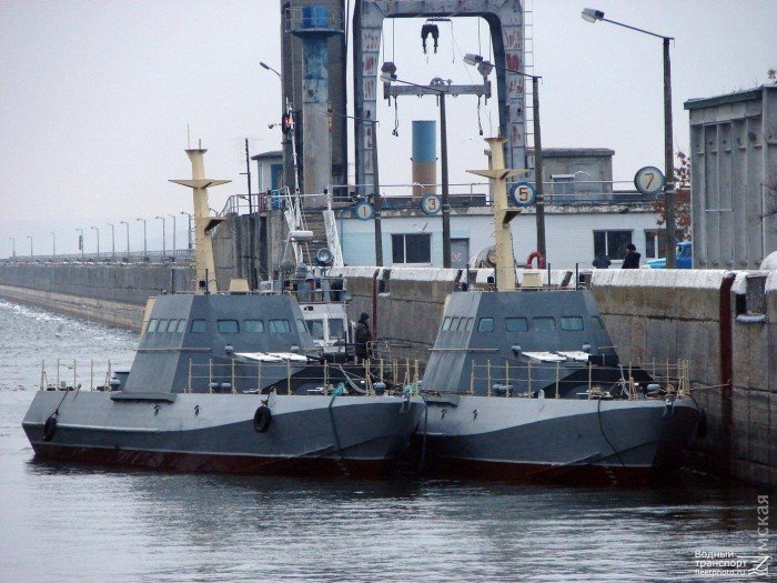 Одесса укрепляется: два малых бронированных артиллерийских катера спускают по Днепру в Черное море