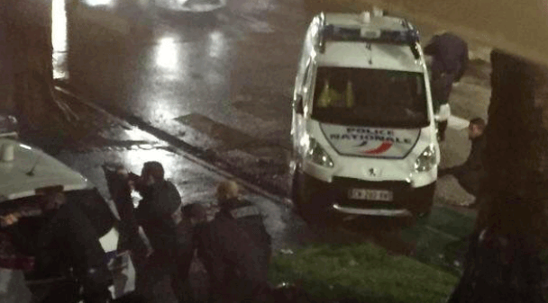 У Франції в місті Рубе на автозаправній станції захопили заручників