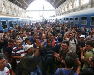 Франція закриє кордони: наплив біженців збільшується