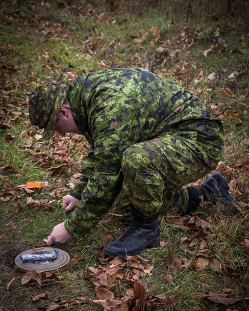 Канада предоставила военную технику на $2,5 млн для украинской армии. ФОТО