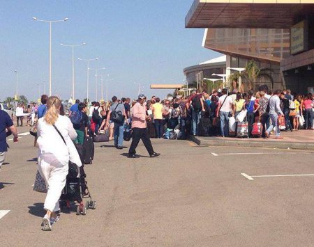 Как проходит эвакуация российских туристов из Египта. ФОТО
