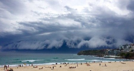 Гигантское цунами в небе над Сиднеем. ФОТО