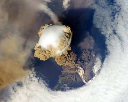 Извержения вулканов, вид из космоса. ФОТО