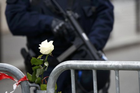 Поліція Парижа знайшла в автомобілі терористів автомати Калашнікова