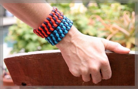 Як сплести модний браслет. Фото