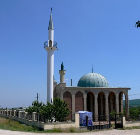 Російські окупанти у Криму атакували татарську мечеть