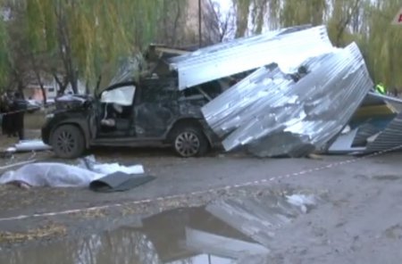 Ужасное ДТП в Камянце-Подольском: джип убил троих на остановке (ТВ, видео)