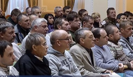 Яценюк зустрівся з учасниками Майдану. Відео