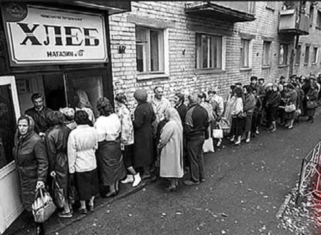 Севастополь загруз в чергах за хлібом