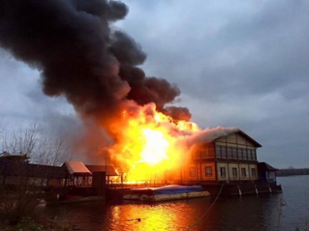 Палаюча подія: ресторан "Веранда на воді" загорівся