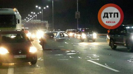 Під Києвом у масштабному ДТП постраждали шість чоловік . ВІДЕО. ФОТО