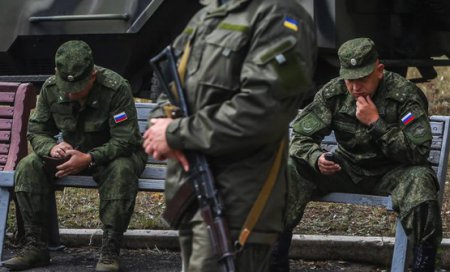 Два военнослужащих внутренних войск МВД России были задержаны на границе. ВИДЕО