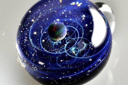 Вселенная внутри стеклянного шара. ФОТО
