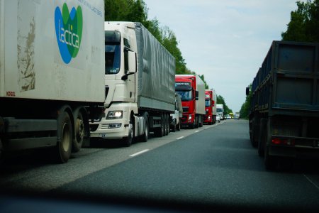 Турецькі товари стоять на кордоні України з Росією