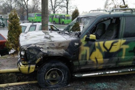 В Харькове сожгли три внедорожника "Айдара". ФОТО