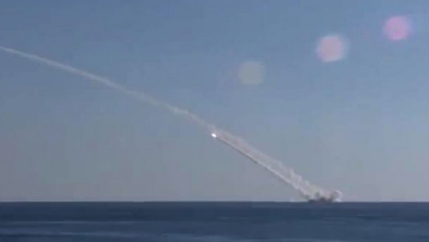 Минобороны России похвасталось видео обстрела позиции ИГ с подводной лодки. ВИДЕО