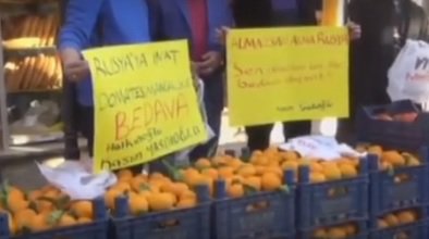 В Турции бедным бесплатно раздают апельсины. ВИДЕО