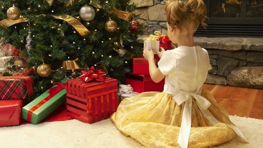 Каких подарков ждут дети в новогоднюю ночь?
