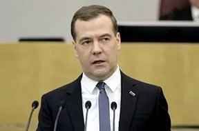 Медведев приказал найти юристов и добиться возвращения "долга Януковича"