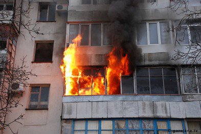 Мариуполь: на пожаре пострадала женщина