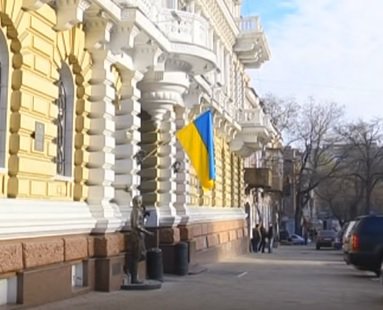 Со здания управления полиции Одесской области исчез флаг Украины (ТВ, видео)
