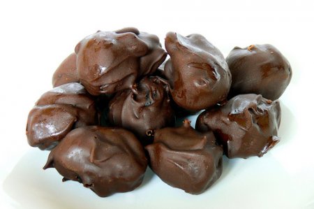 Чернослив в шоколаде